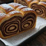 Hefekuchen mit cremiger Schokoladenpudding-Füllung – flaumig, reichhaltig und garantiert ohne Auslaufen